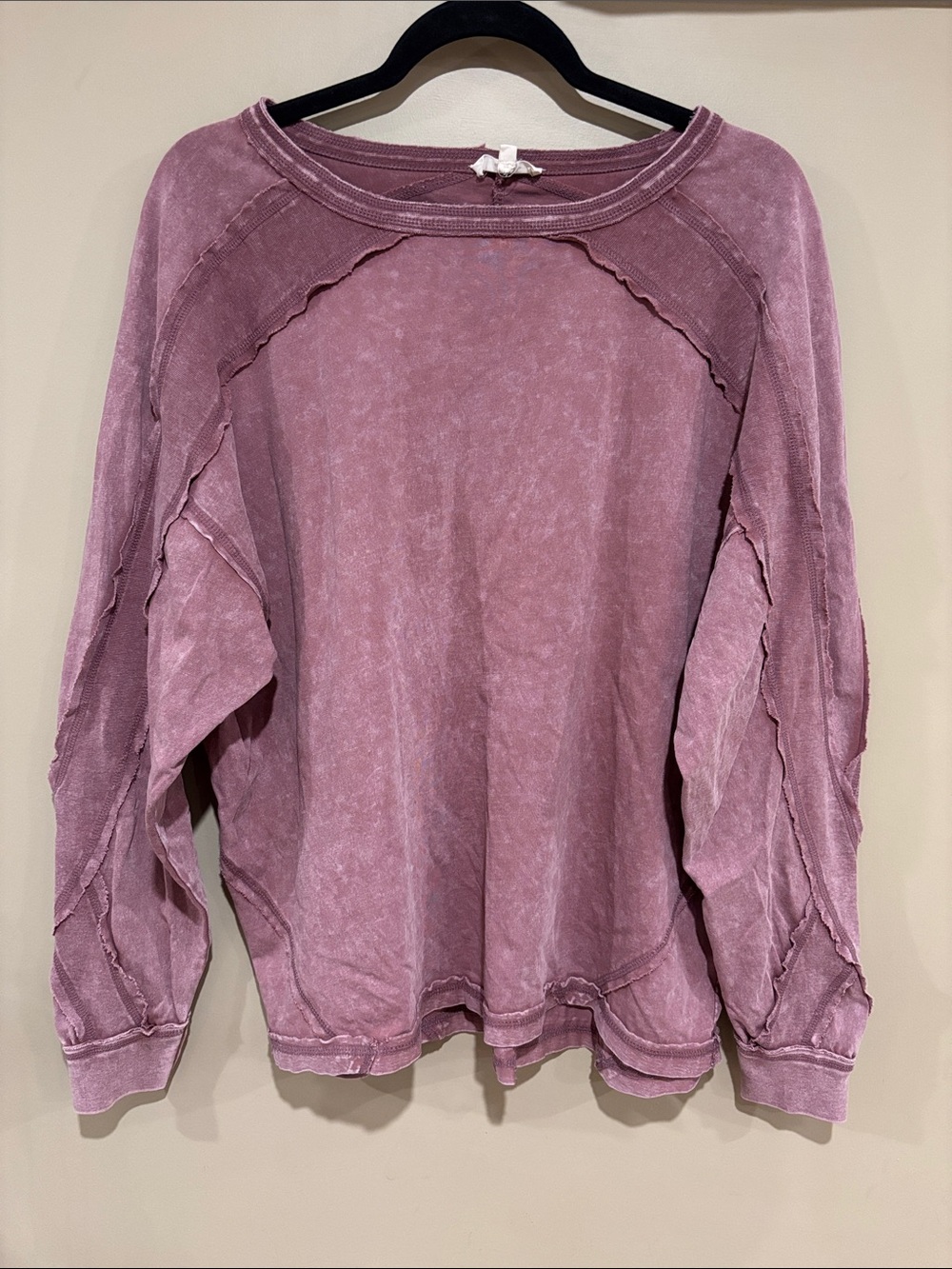Easel mineral wash mauve raw hem pullover